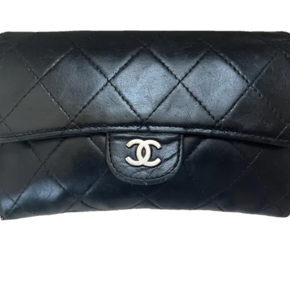 Chanel Black caviar quilted leather clutch great condition